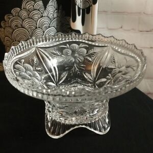 VINTAGE clear pressed crystal glass 4 footed pedestal floral bowl 7"